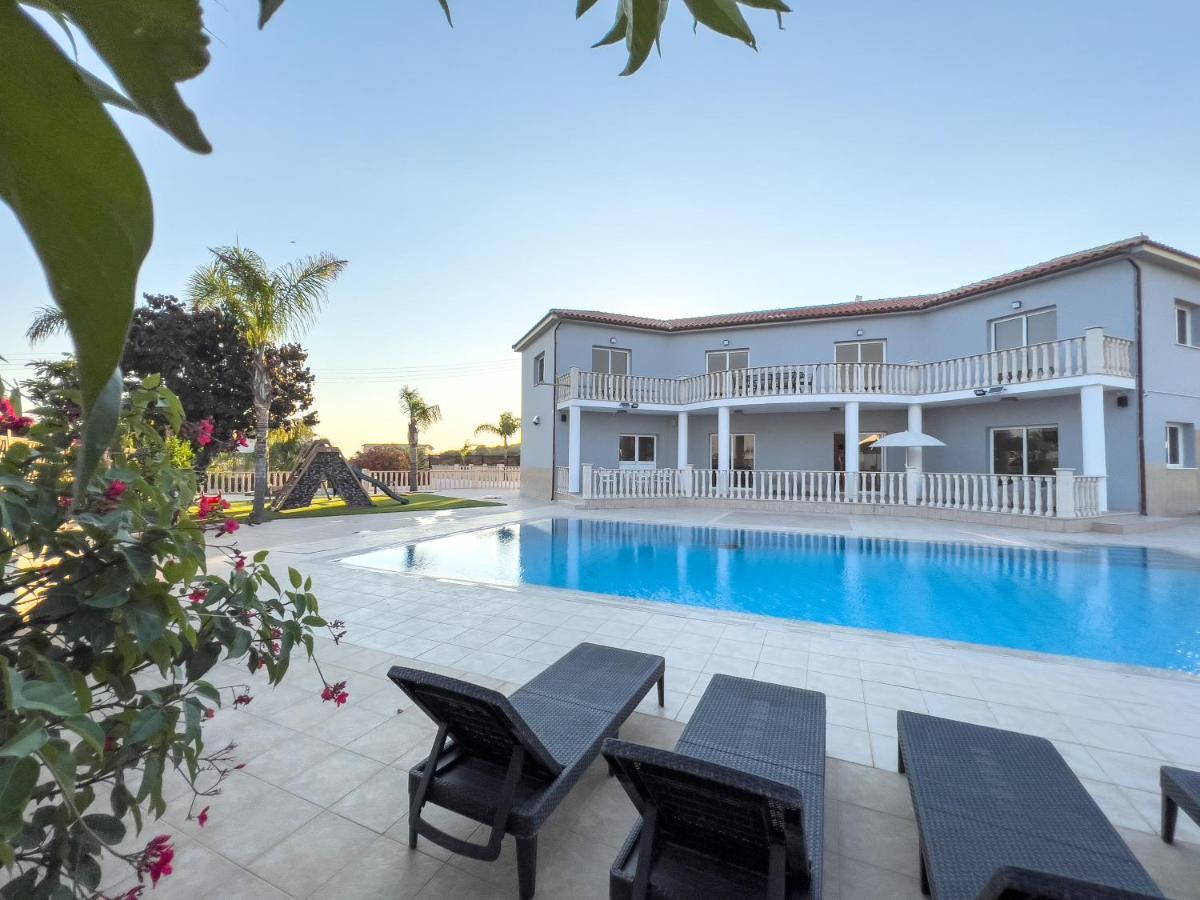 Grand Villa Lynn Seaview Айя-Напа Екстер'єр фото