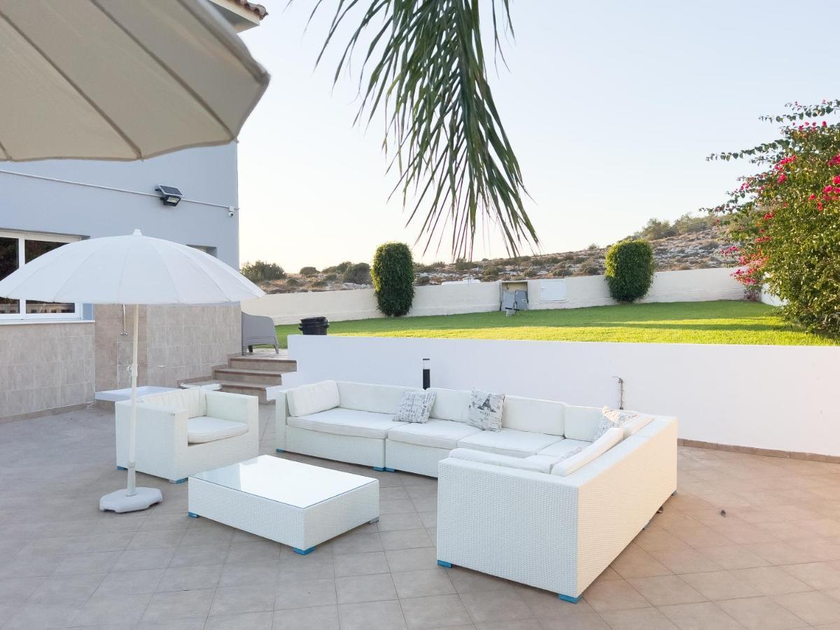Grand Villa Lynn Seaview Айя-Напа Екстер'єр фото