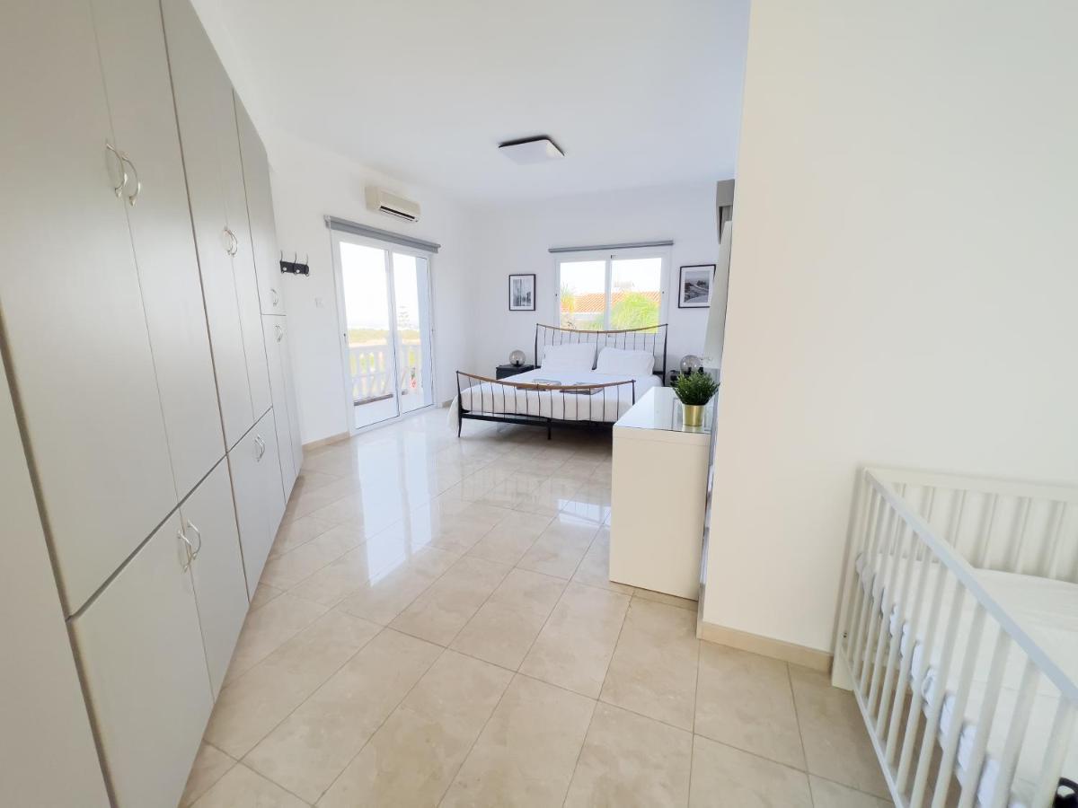 Grand Villa Lynn Seaview Айя-Напа Екстер'єр фото